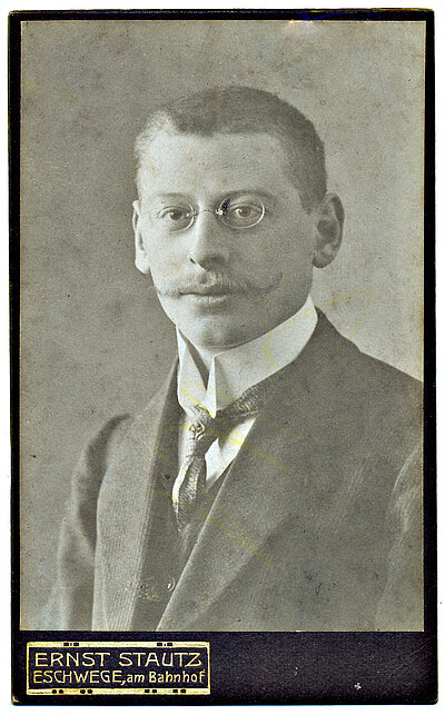 Ludwig Pappenheim, vor 1920 (Stadt- und Kreisarchiv Schmalkalden, Nachlass Familie Pappenheim). Ludwig Pappenheim, vor 1920 (Stadt- und Kreisarchiv Schmalkalden, Nachlass Familie Pappenheim).